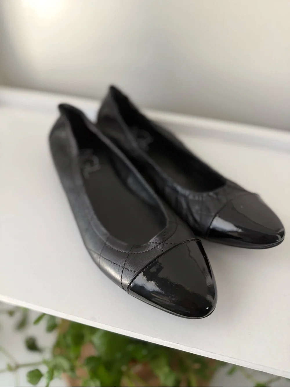 AGL Naomi Women's Black Quilted Cap-Toe Ballet Flats 8.5